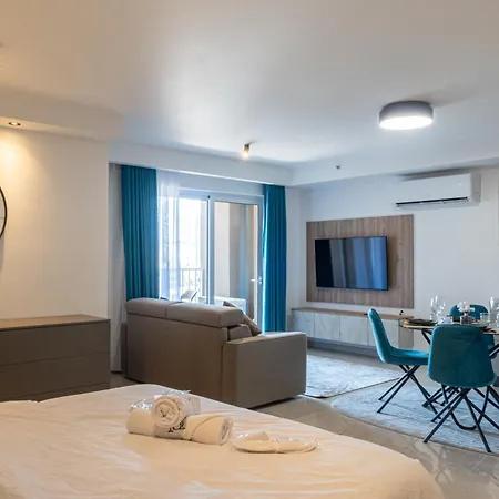 Offshore In St Julians Centre Apartment *