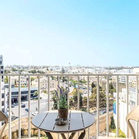 Apartment Offshore In St Julians Centre
